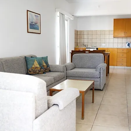 מלון דירות Sun Hall לרנקה