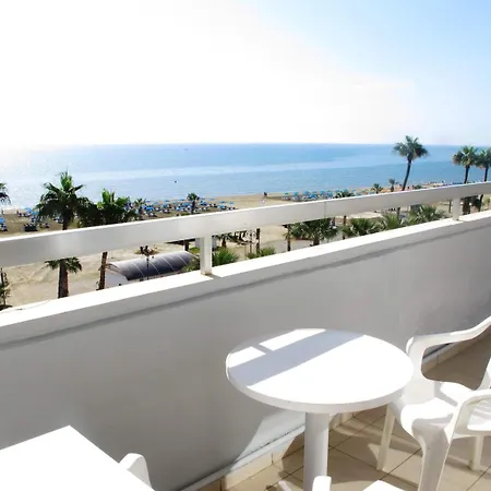 מלון דירות Sun Hall לרנקה